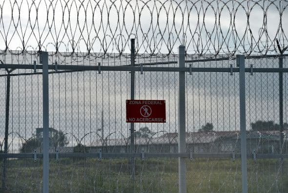 Un reo en proceso de extradición a EEUU mata a su esposa dentro de una prisión en México