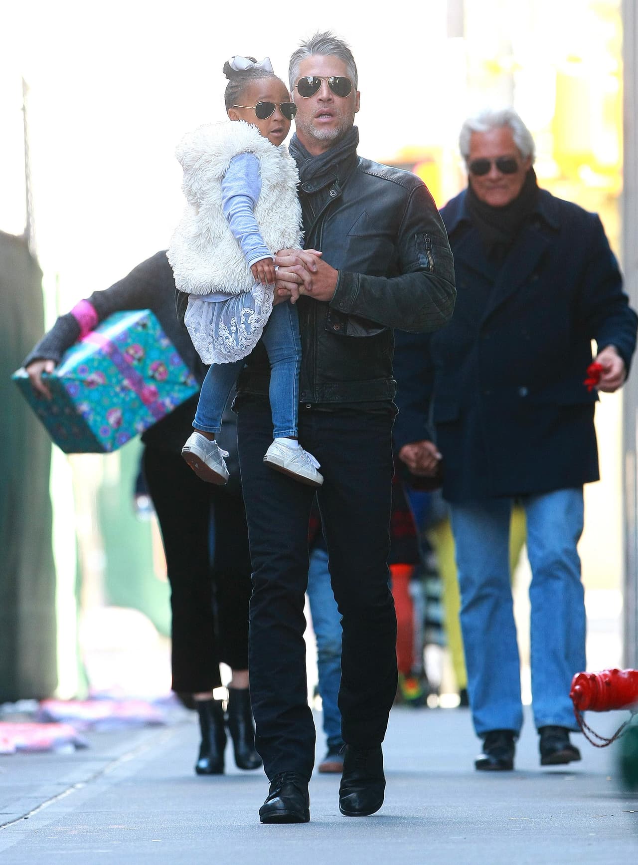 Se nota que su novio Bryan se lleva de maravilla con los niños.