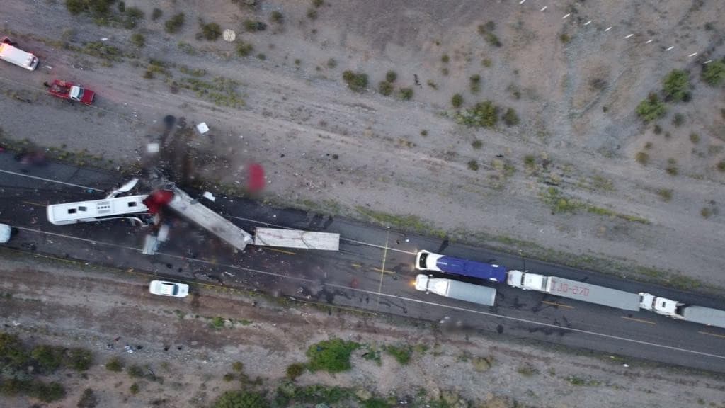 Accidente deja al menos 16 muertos y 22 heridos en el noroeste de México 