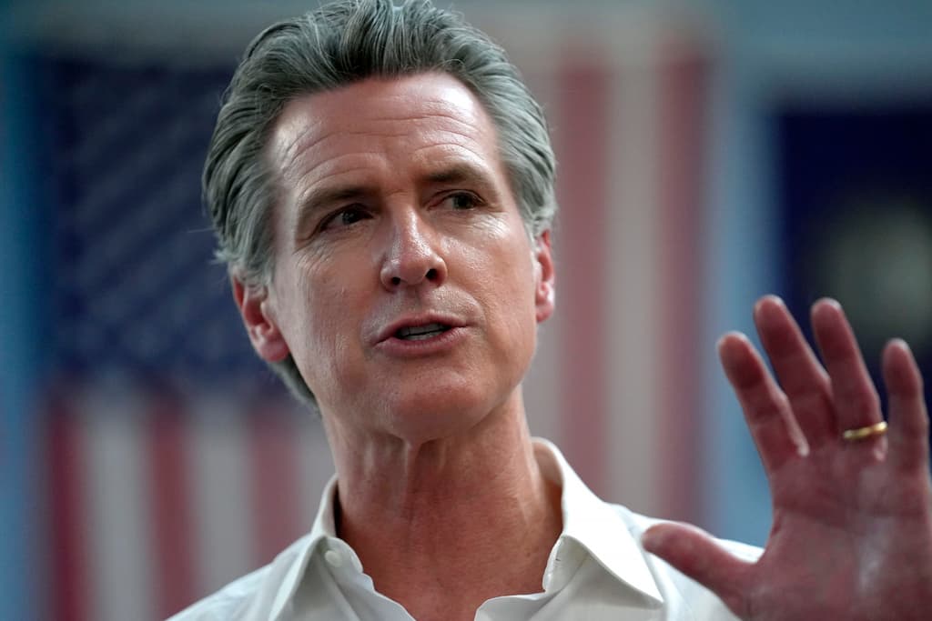 <h2 class="cms-H2-H2">Gavin Newsom, gobernador de California:</h2>
<br>
<br>"La violencia NO tiene lugar en nuestra democracia. Mis pensamientos están con el presidente Trump y con todos los afectados por el mitin de hoy".
<br>