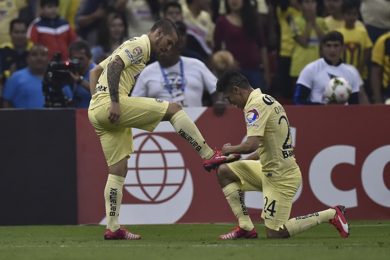 Además formó una buena dupla goleadora con Oribe Peralta. Aunque también hay que decir que sufrió constantes lesiones musculares.