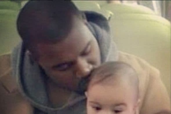 No hay nada más tierno que un papi besando a su bebé.