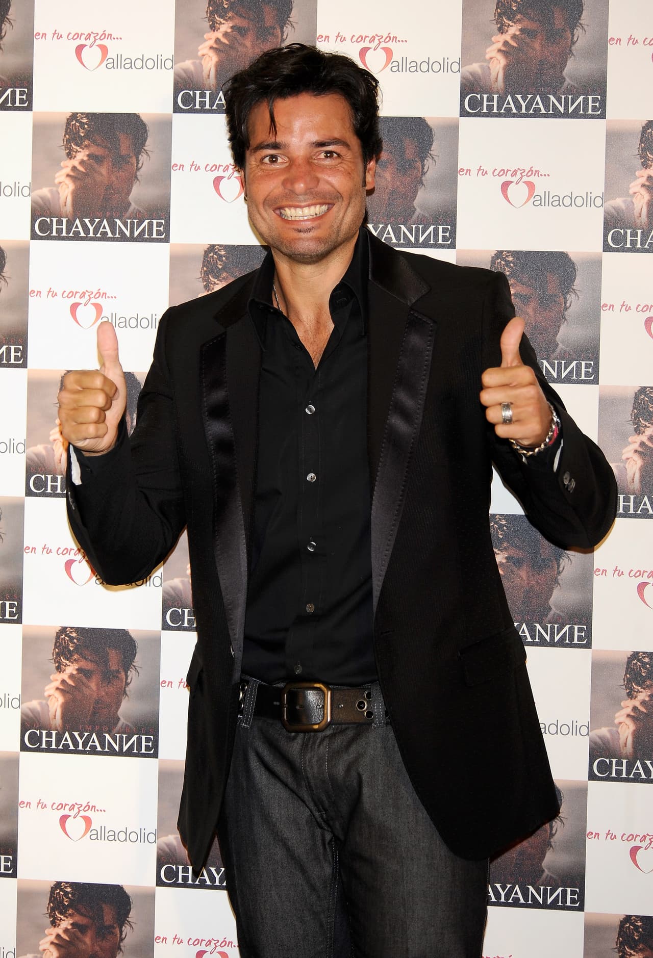 <b>Chayanne</b>: es otro de los artistas latinos que tienen alguna que otra excentricidad. El cantante solo come frutas que sean propias de su natal Puerto Rico. 
<br>
