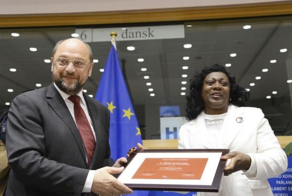 Agregó que los permisos de viaje concedidos a disidentes solo "sirven para vender otra imagen al mundo exterior". "Necesitamos reformas económicas, políticas y sociales reales. Estamos necesitados de una Cuba donde existan libertades, respeto a los derechos humanos. Necesitamos una Cuba sin los hermanos Castro", afirmó.