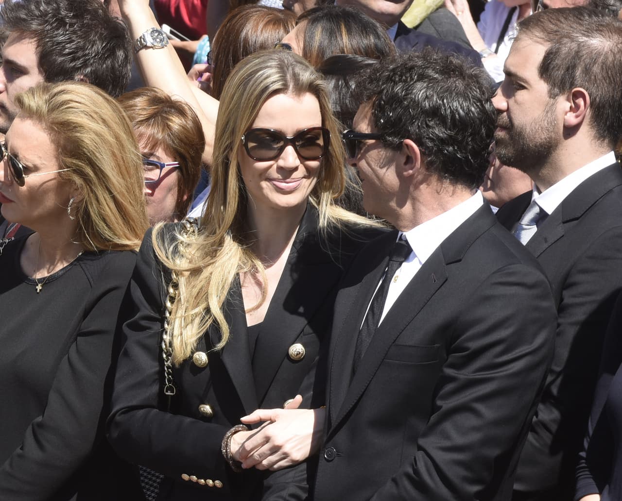 Y ahora estuvo muy bien acompañado de su pareja, Nicole Kimpel.