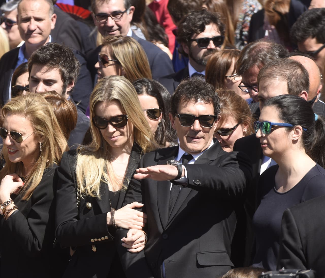 Su romance vaya que va viento en popa.