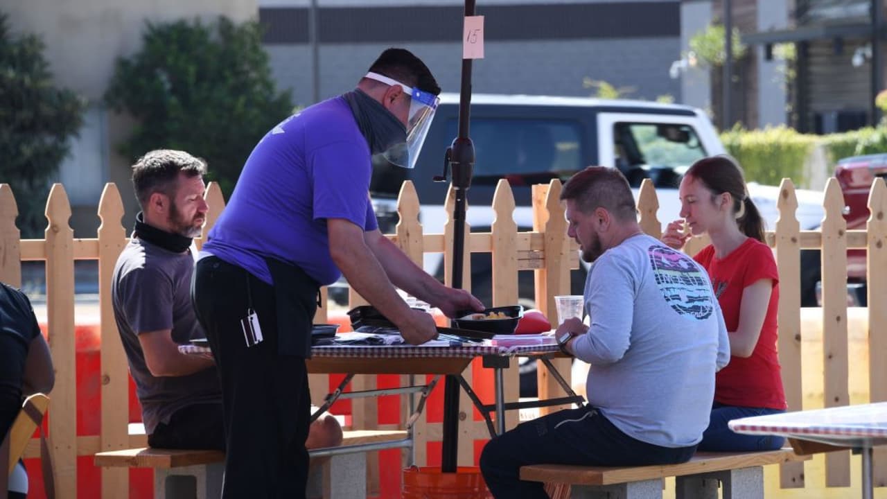 Coronavirus: la ciudad de Pasadena autoriza que sus restaurantes ofrezcan servicios en persona