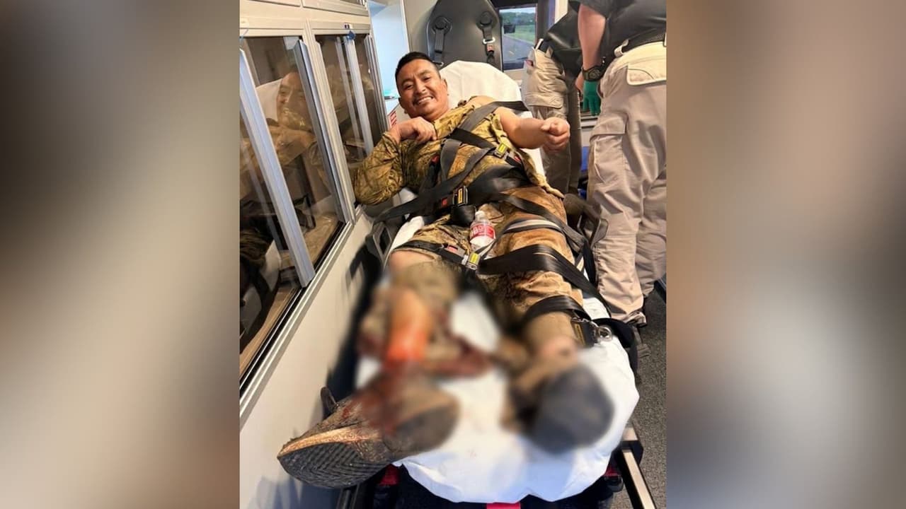 Uno de los migrantes presentaba una fractura en la pierna, por lo que no logró avanzar demasiado lejos. Los demás fueron localizados horas después con apoyo de agentes de la 
<b>Patrulla Fronteriza</b> y un elemento canino que participó en la búsqueda.
<br>