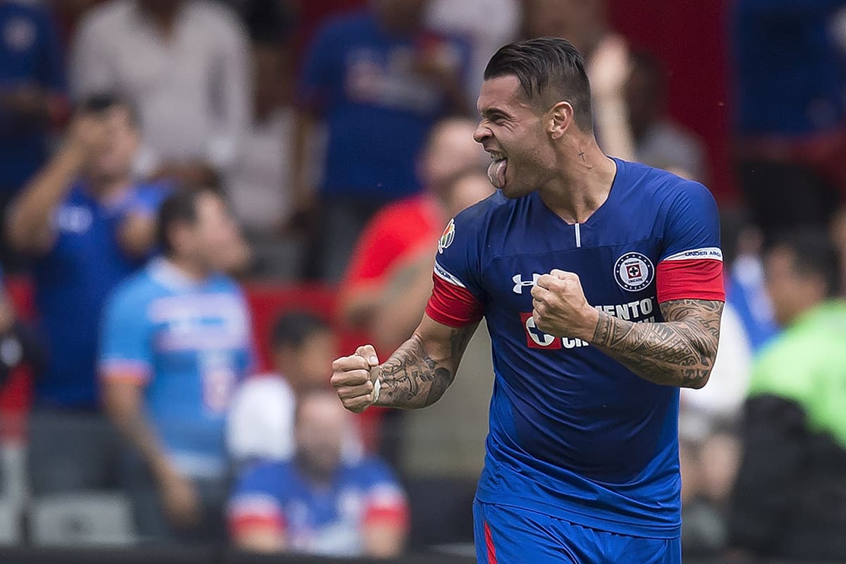 El delantero argentino Milton Caraglio celebra el tercer gol de Cruz Azul al minuto 89 para cerrar la victoria sobre León en la jornada 5 del Apertura 2018.