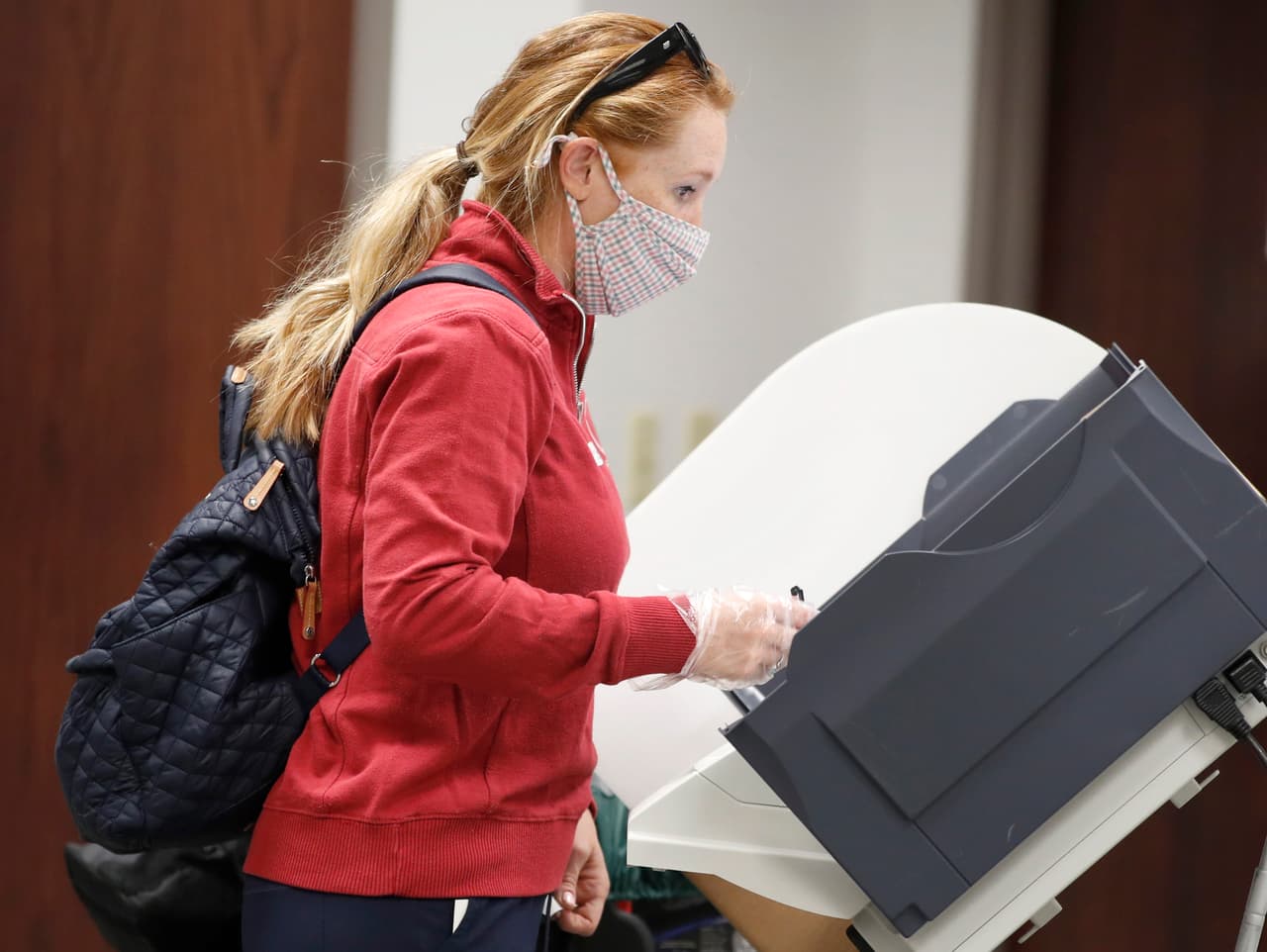 El viernes es el último día para la votación anticipada antes de las elecciones generales del 3 de noviembre. Seis mega centros de votación en el condado de Travis estarán abiertos hasta las 9 p.m. para ayudar a las personas a obtener sus boletas.