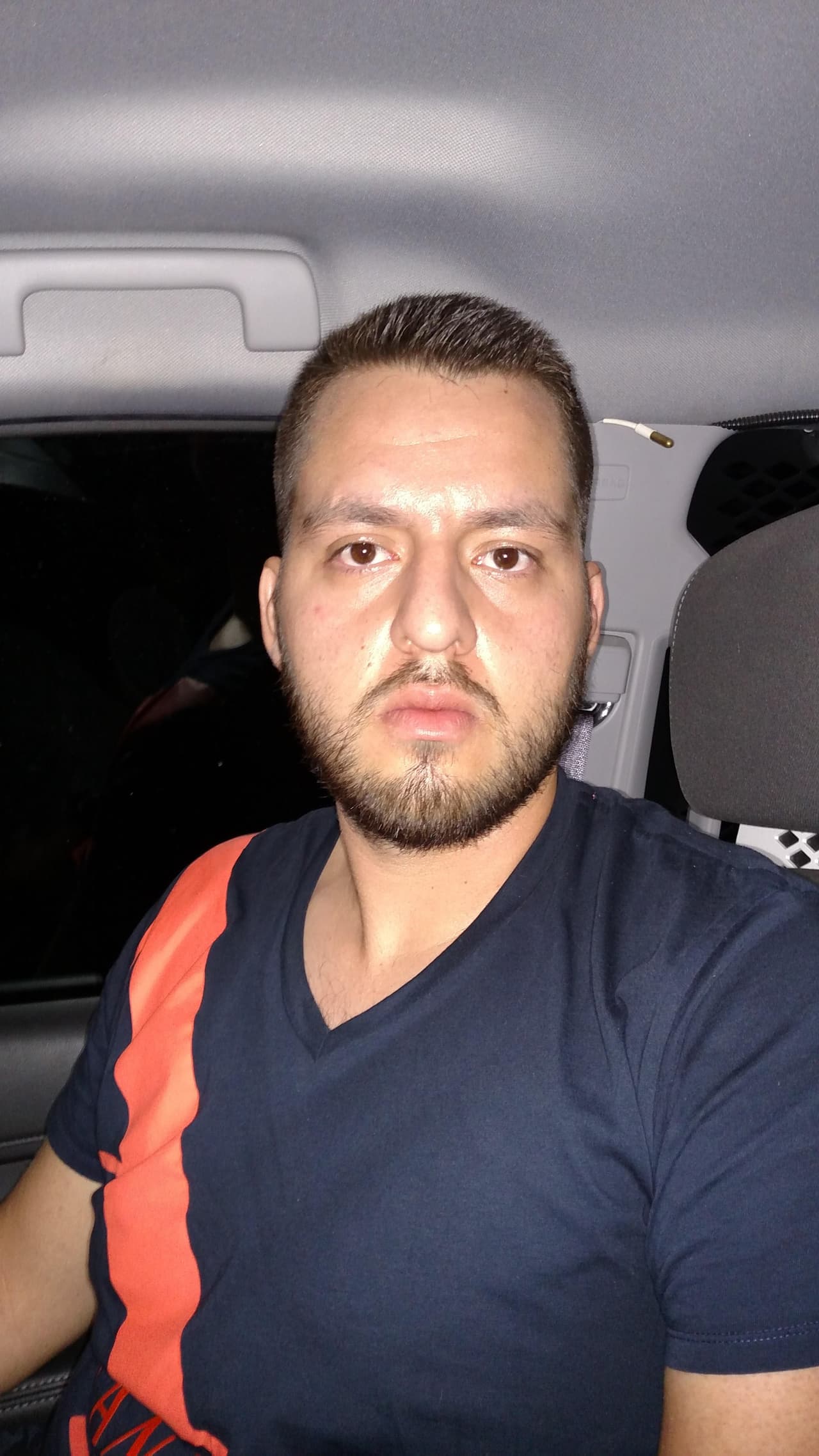 <h3 class="cms-H3-H3">Osvaldo Valencia Galván</h3>
<br>
<br>El fugitivo -conocido como 'Valdio'- nació en 1992 y es buscado por la agencia por conspirar para poseer y distribuir sustancias controladas. 
<br>
<br>El último domicilio conocido de Valencia es Colton, California.