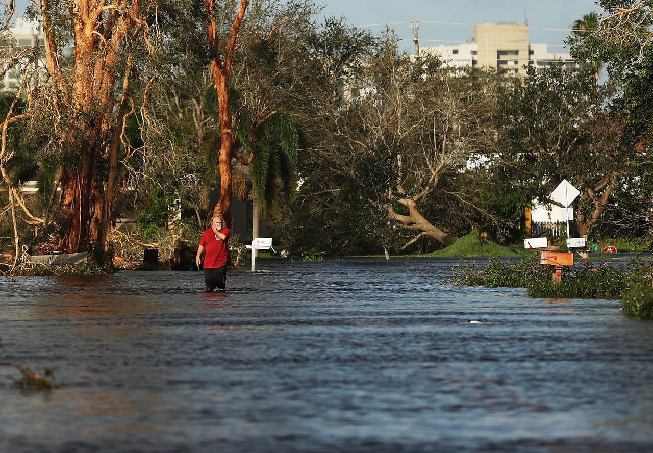 Naples amaneció con varias calles inundadas en la mañana del 11 de septiembre, tras el paso del huracán Irma.