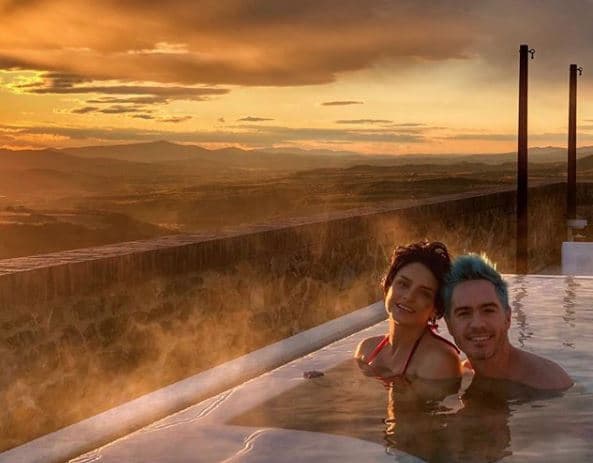 Derbez y Ochmann contrajeron matrimonio en mayo de 2016, en Tepoztlán, y tan solo un año después quedaron embarazados.