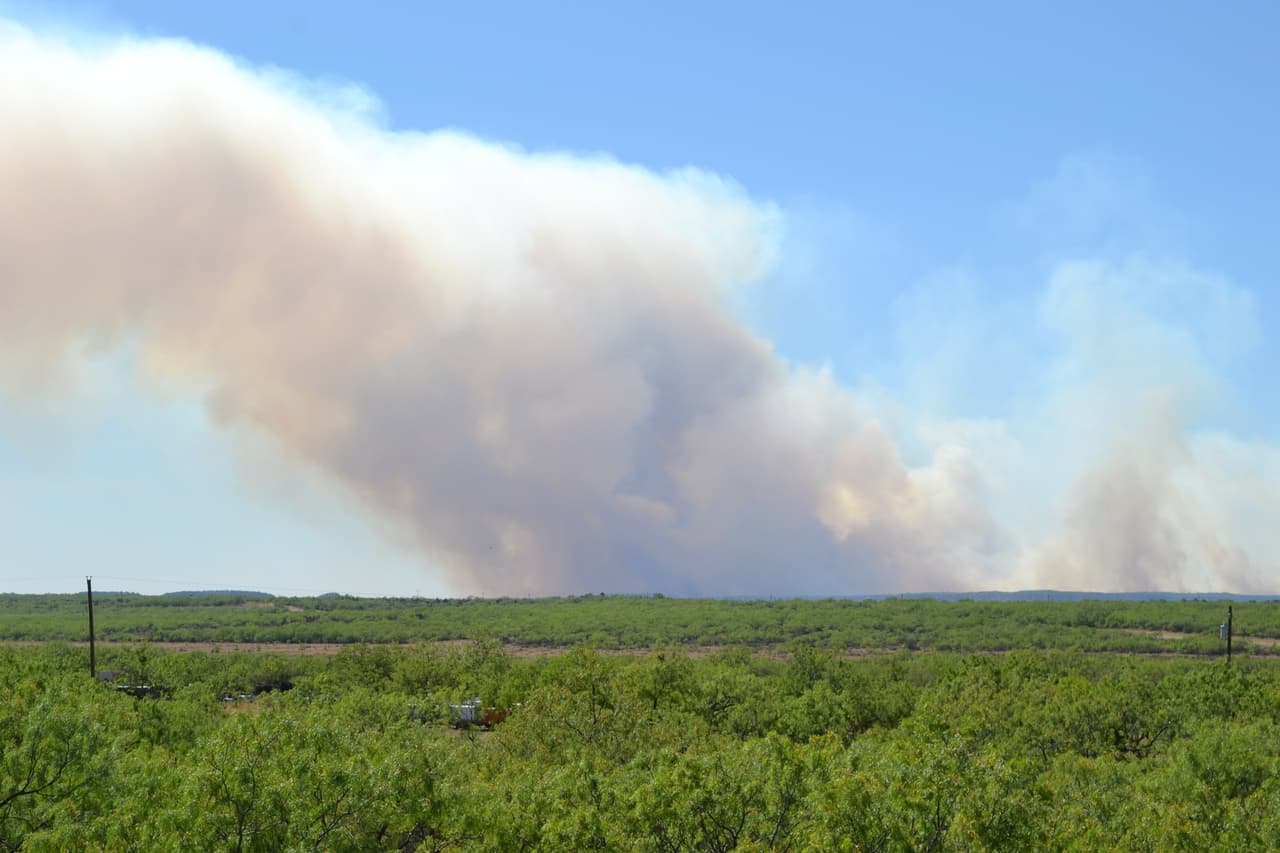Temperaturas altas y condiciones secas podrían aumentar actividad de incendios forestales en Texas