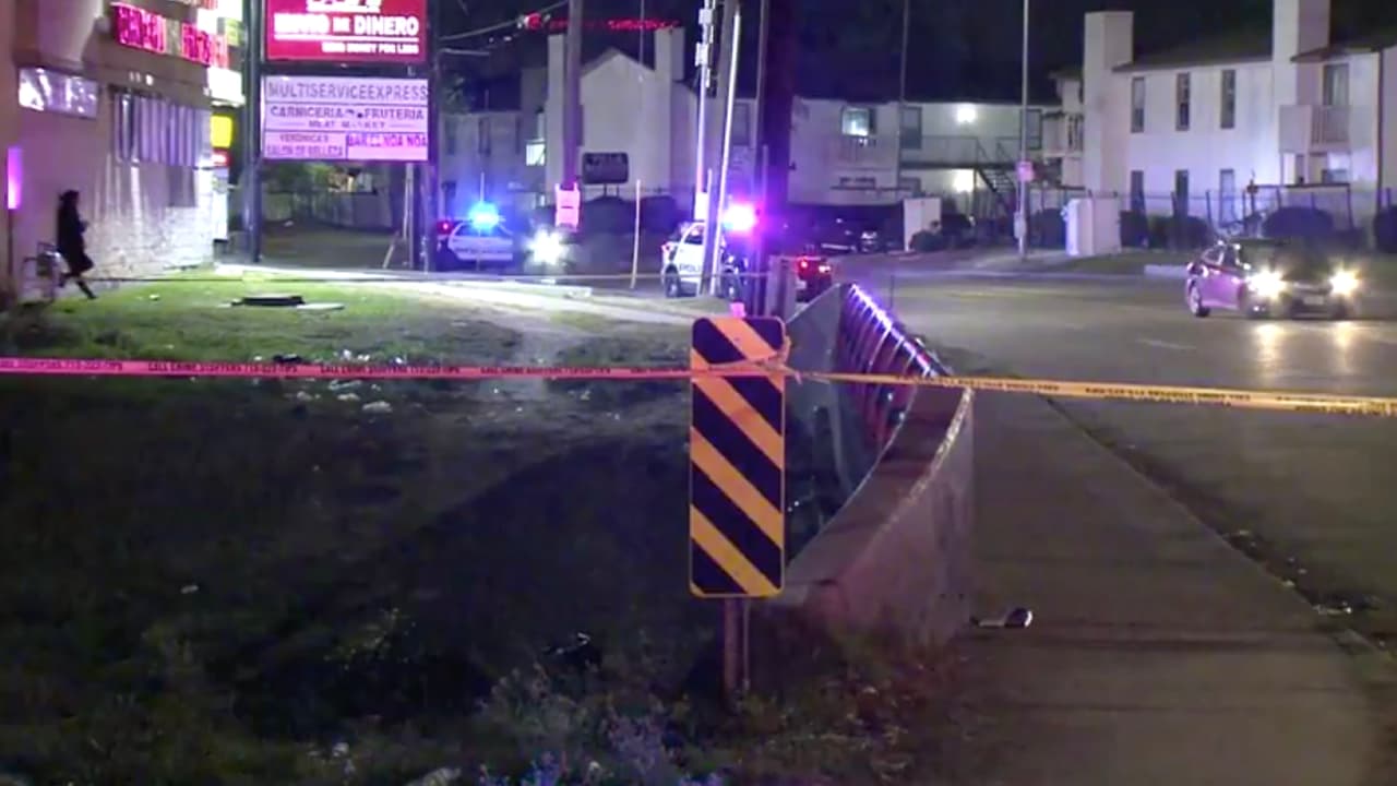 La víctima fue herida cuando transitaba por las calles Club Creek y Beechnut, al suroeste de Houston.