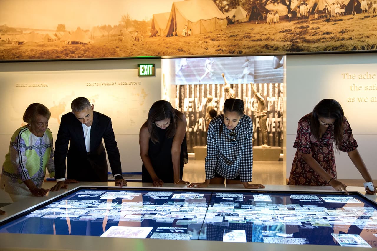<b>14 de septiembre</b>. La familia Obama visita el Museo Nacional de Historia y Cultura Afroamericana en Washington, D.C.