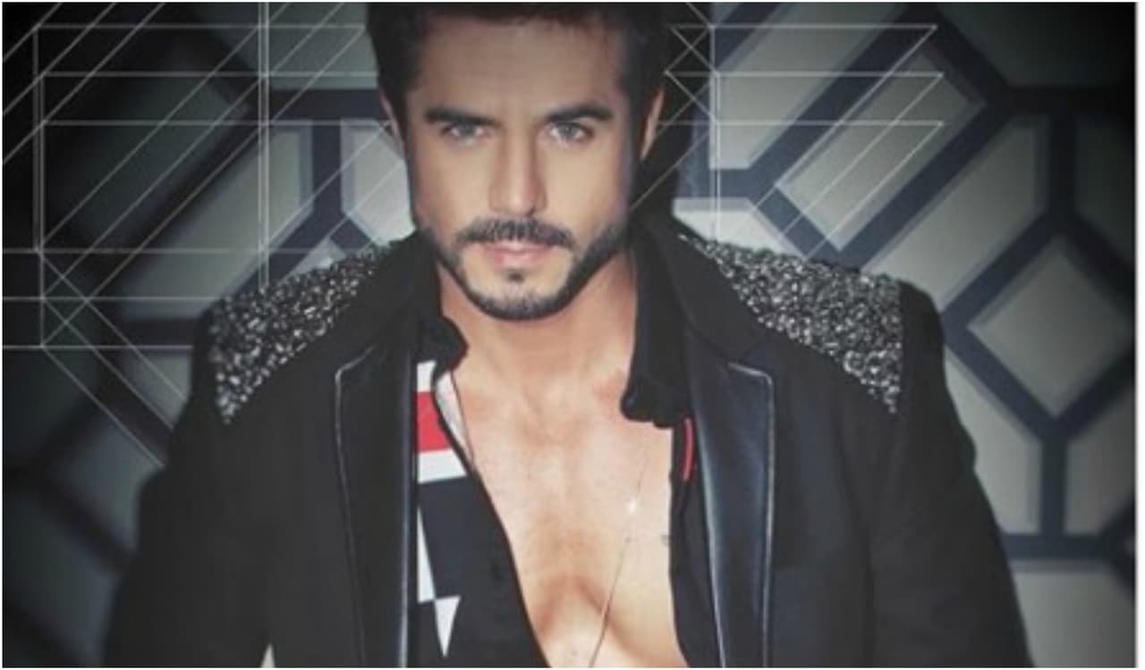 Esta es la foto con la que José Ron presentó a su nuevo personaje (y causó revuelo en sus redes)