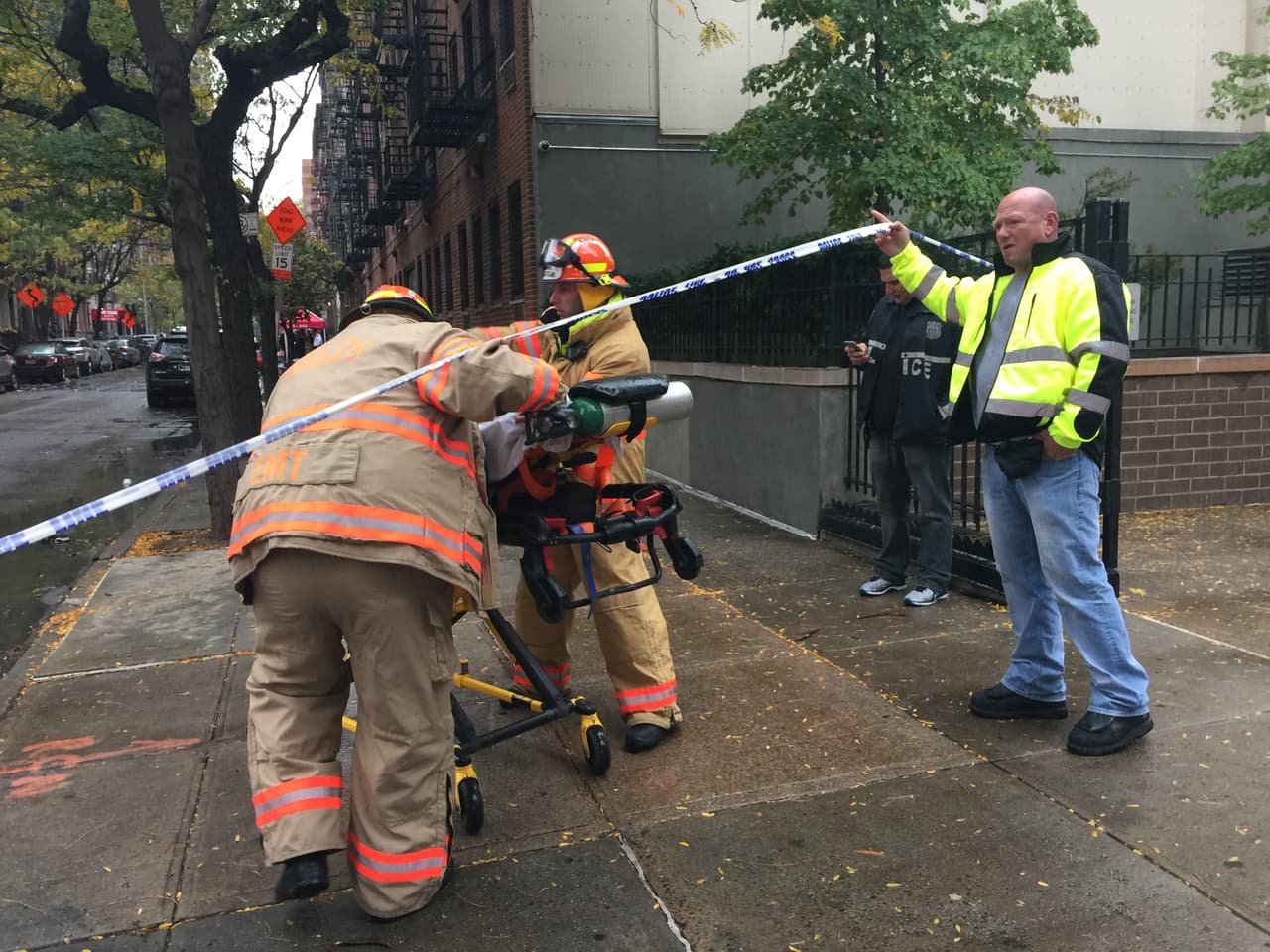 Tras la causa del fuego que causó una muerte y dejó a 18 familias sin hogar en Manhattan