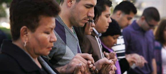 La acción ejecutiva enfrenta un difícil escenario en las cortes. Unos 5 millones de indocumentados aguardan una oportunidad para legalizar sus permanencias de manera temporal y conseguir un permiso de trabajo.