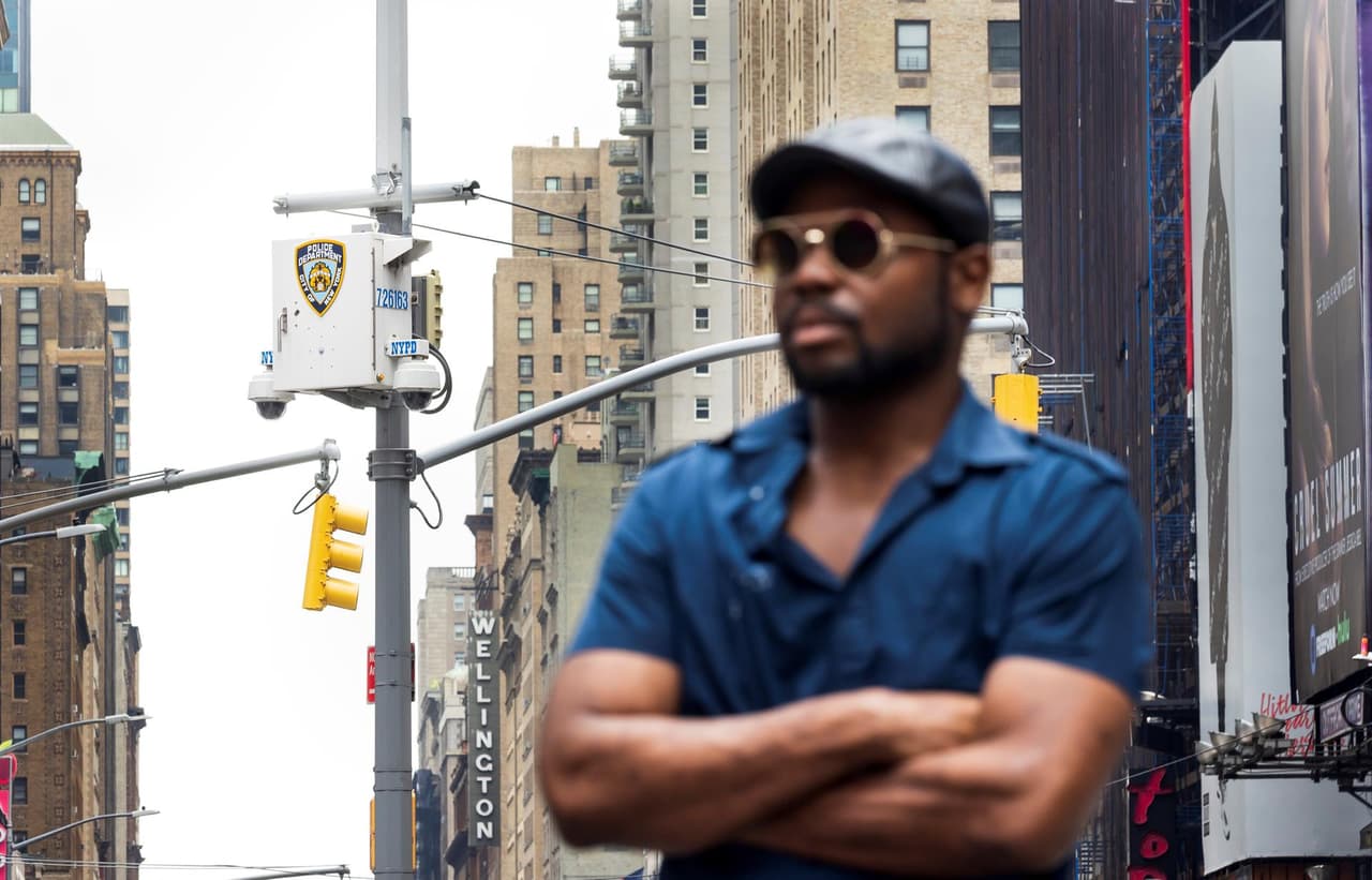 Derrick 'Dwreck' Ingram, que fue acusado de dos delitos menores el verano pasado tras su participación en las protestas de
<a href="https://www.univision.com/temas/black-lives-matter">Black Lives Matters</a> y que cree que las cámaras de vigilancia del departamento de Policía de Nueva York jugaron un papel en su caso, reportó la agencia Efe.