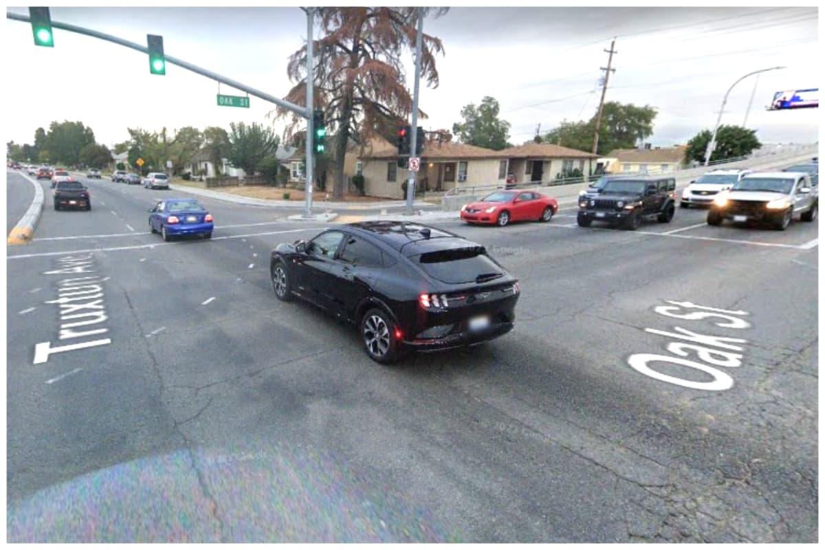 Al intentar detenerlo el conductor huyó del lugar y la policía tuvo que seguirlos iniciando una persecución.