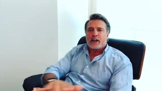 En su perfil de Instagram, este miércoles 6 de febrero el actor de 53 años de edad hizo público 
<a href="https://www.univision.com/shows/despierta-america/juan-soler-pone-fin-a-los-rumores-sobre-una-posible-reconciliacion-con-su-esposa-maki-video">un video donde de manera sarcástica respondió</a> a las aseveraciones realizadas por dicha revista.