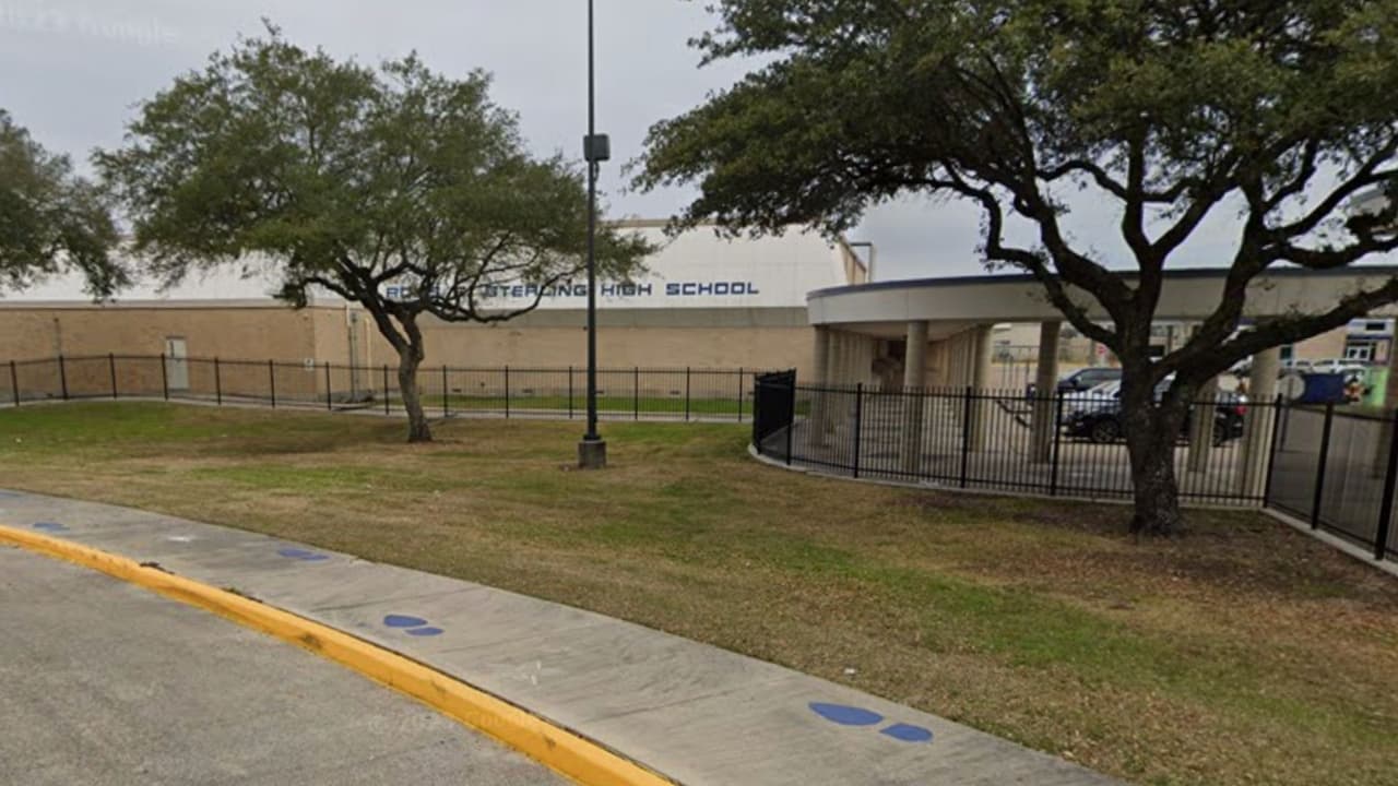 Muere estudiante tras una pelea en Sterling High School; hay un joven bajo custodia