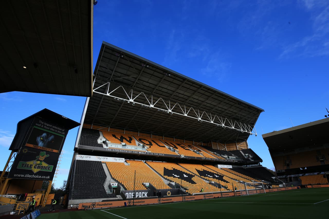 El mexicano Raúl Jiménez llega a su gol número 30 con los Wolves y ganan ante el Aston Villa por 2-1.