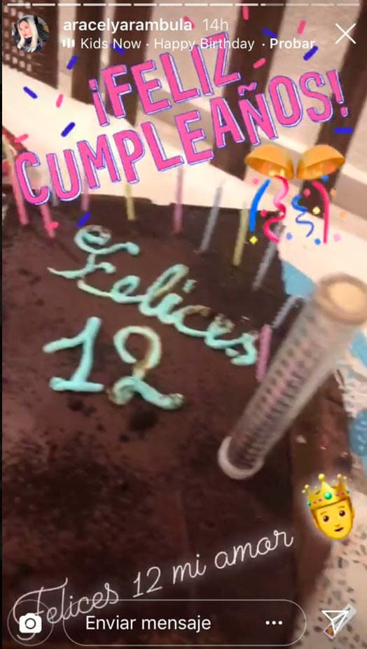 No pudo faltar el pastel para festejar sus 12 años.