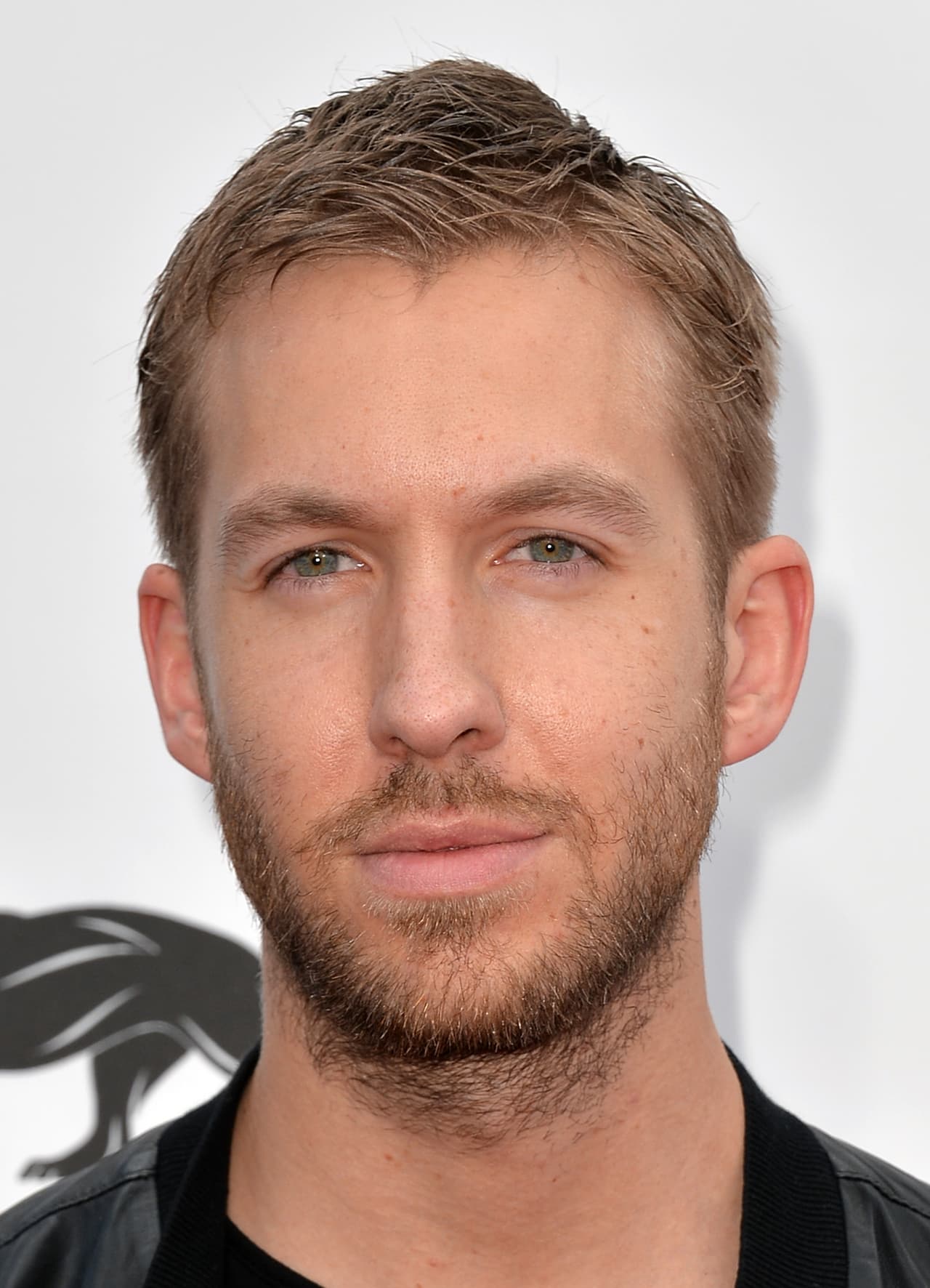 El siguiente en la lista es ni más ni menos que el DJ de música eléctronica, Calvin Harris.