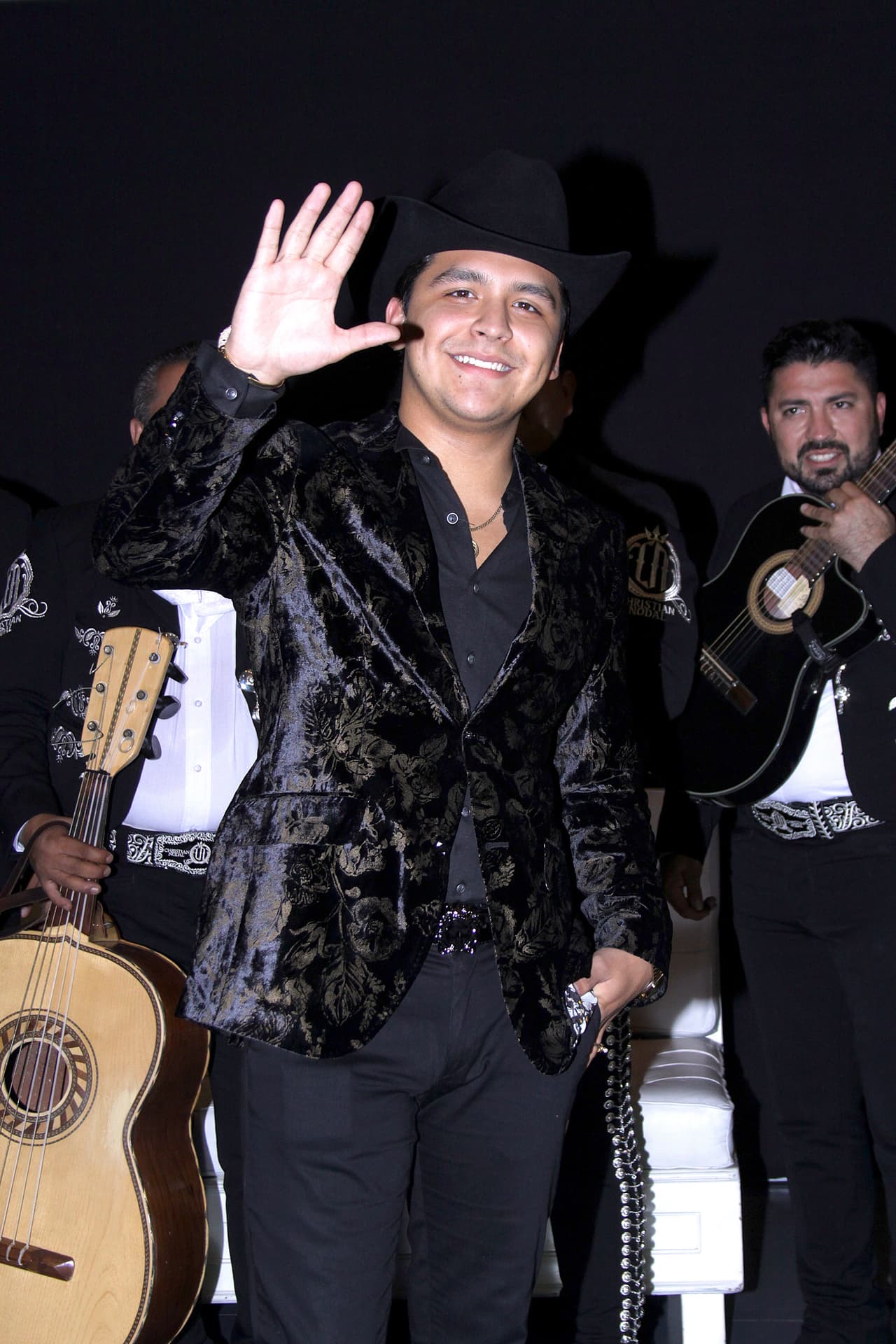 "Me quiero disculpar y pedir perdón a todos los fans y a todos los artistas que se sintieron ofendidos. Soy muy güey para hablar y sinceramente yo lo vi por el lado más personal como músico", dijo Nodal en sus historias de Instagram.