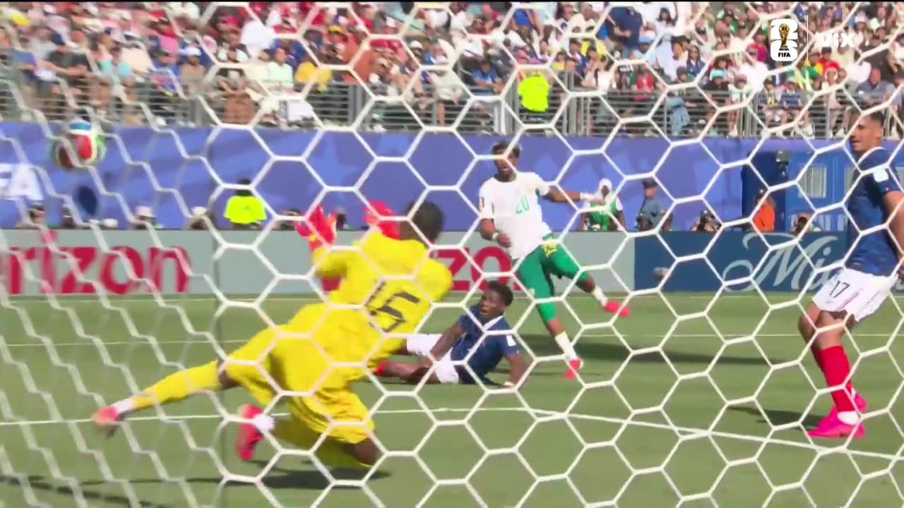 ¡Senegal sigue con vida! Ibrahim Mbaye descuenta con un potente disparo