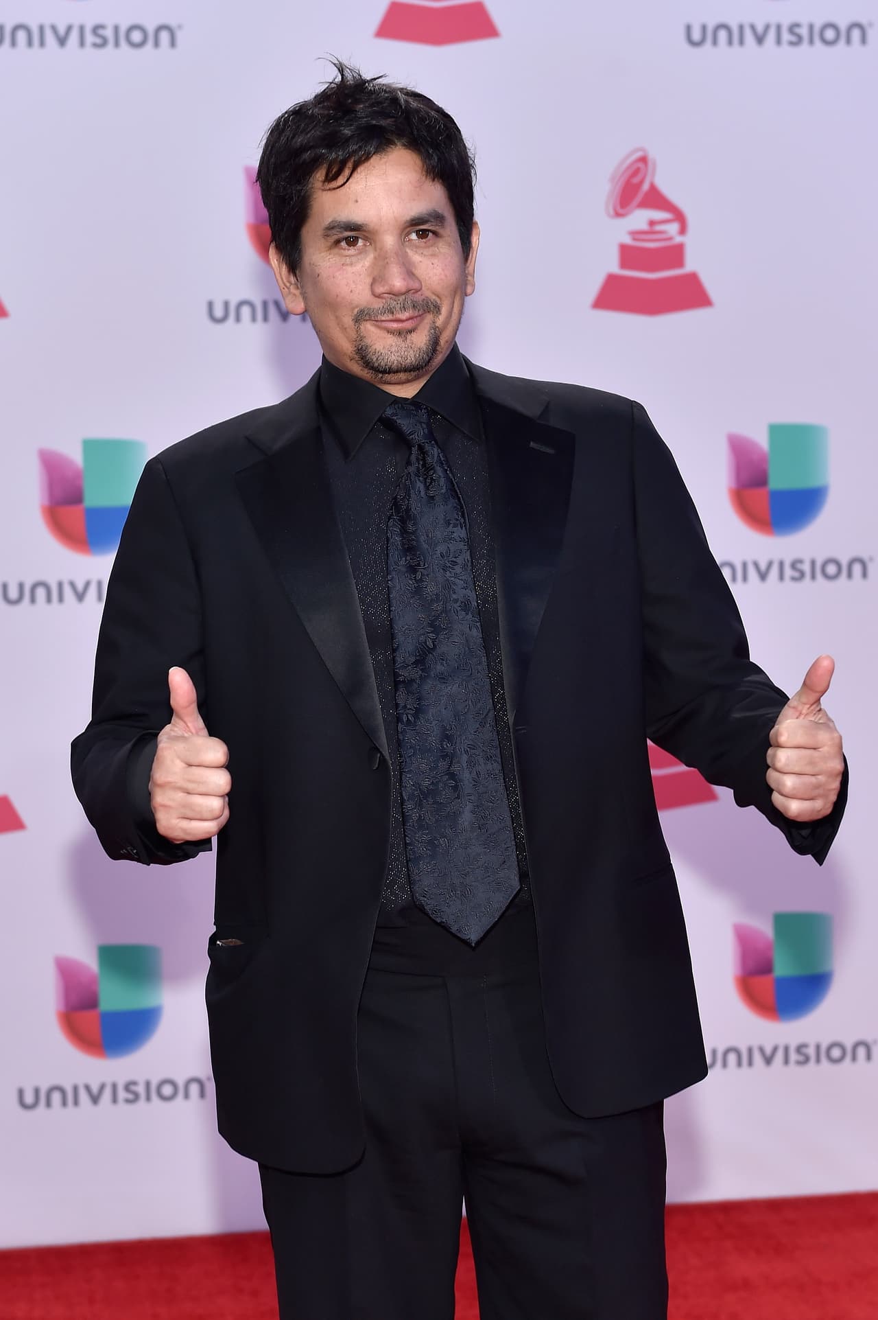 No podía quedar fuera Jorge Villamizar, que de inmediato aceptó la invitación. Todo sea por los afectados ecuatorianos.