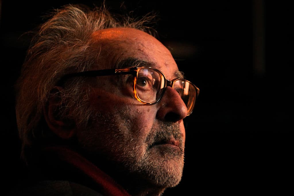 <b>Jean-Luc Godard, director de cine</b>
<br>
<br>Godard murió el pasado 13 de septiembre, a los 91 años y rodeado de los suyos en Rolle, Suiza, por suicidio asistido. 
<br>
<br>El último sobreviviente de la nouvelle vague, una ola de cineastas que a principios de los sesenta revolucionó el cine con nuevas formas de contar historias y con personajes que marcaron la época, se convirtió en uno de los mayores cineastas de todos los tiempos. “No estaba enfermo, simplemente estaba agotado”, le dijo un allegado de la familia al diario Libération. 
<br>
<br>“Perdemos un tesoro nacional, una mirada de genio”, escribió en su cuenta de Twitter el presidente francés, Emmanuel Macron. 
<br>
<br>
<br>