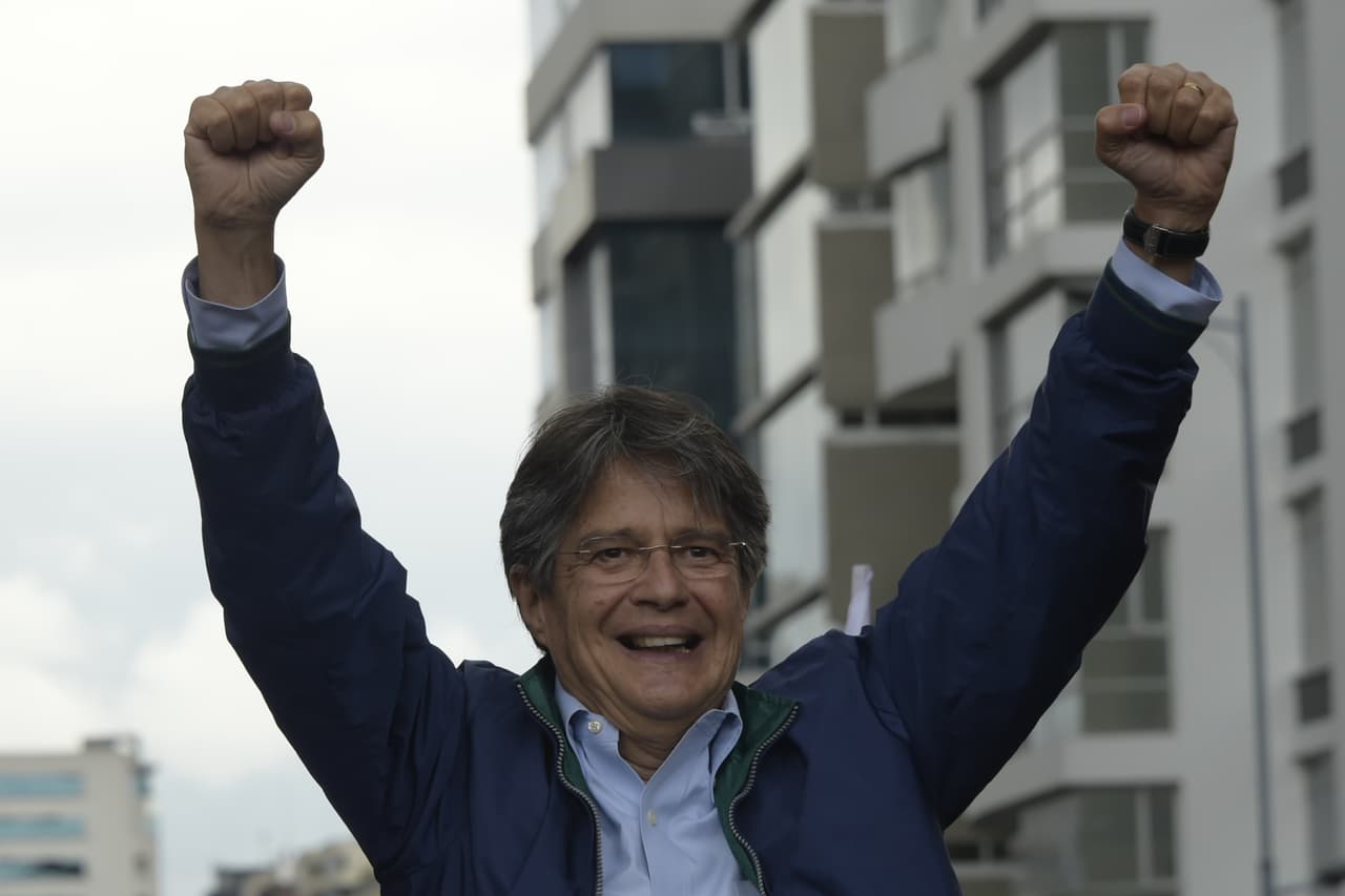 El candidato opositor Guillermo Lasso es un empresario y banquero que trata por segunda vez de alcanzar la Presidencia de Ecuador. Está casado con Lourdes Alcívar, con quien tiene cinco hijos: Guillermo, Santiago, Juan, María de Lourdes y María Mercedes.