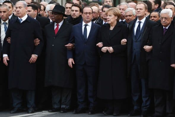 Aquí acompañan a Hollande Benjamin Netanyahu, Manuel Valls, Merkel, y Mahmoud Abbas.