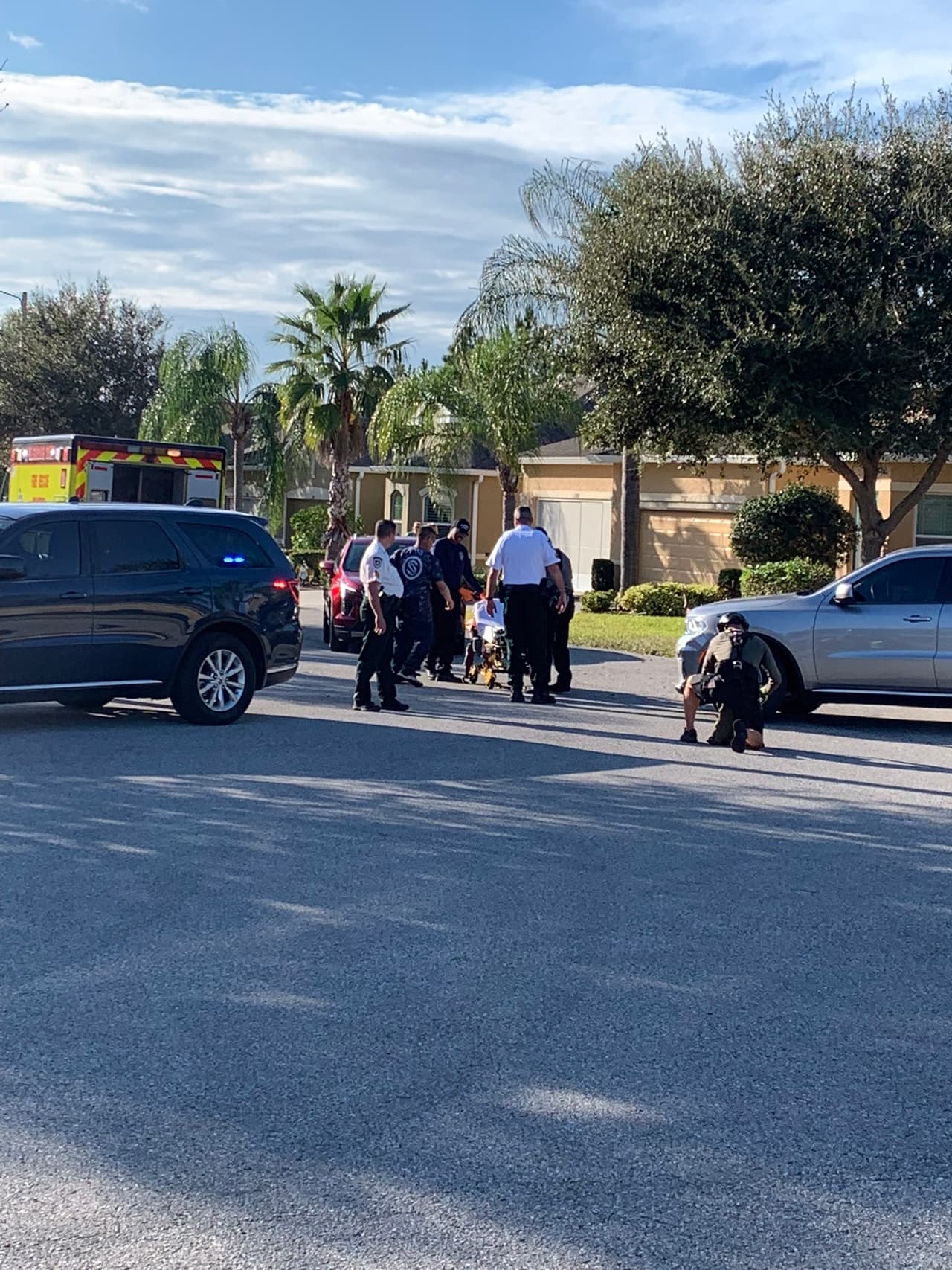 Afortunadamente no hubo heridos entre los rescatistas. El Alguacil del condado Hillsborough, Chad Chronister, agradeció a sus agentes y bomberos de la entidad y afirmó que espera que el hombre rescatado se recupere rápidamente.