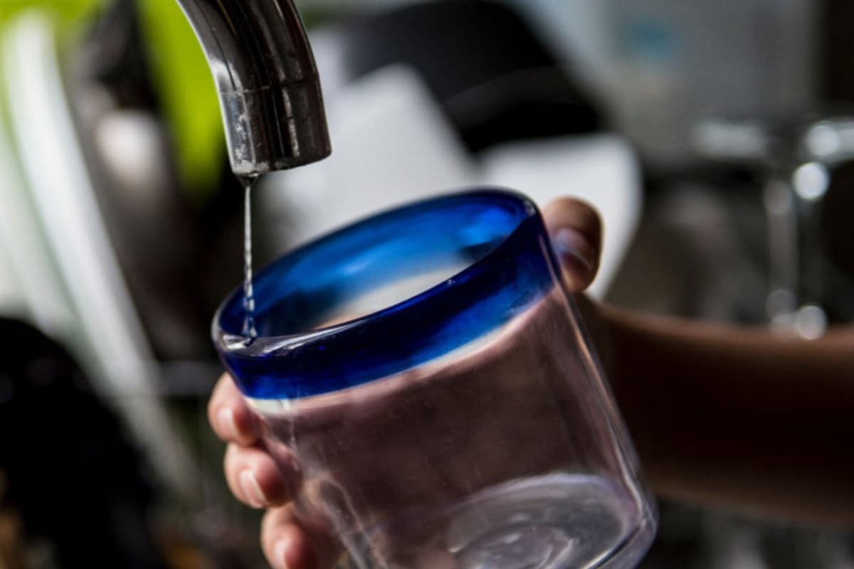 <b>Nunca deben de calentar con fuego las tuberías</b> porque siempre están pegadas a madera y esto podría ocasionar un severo accidente. Tal vez podría usar una secadora de cabello para ayudar un poco a evitar este problema.