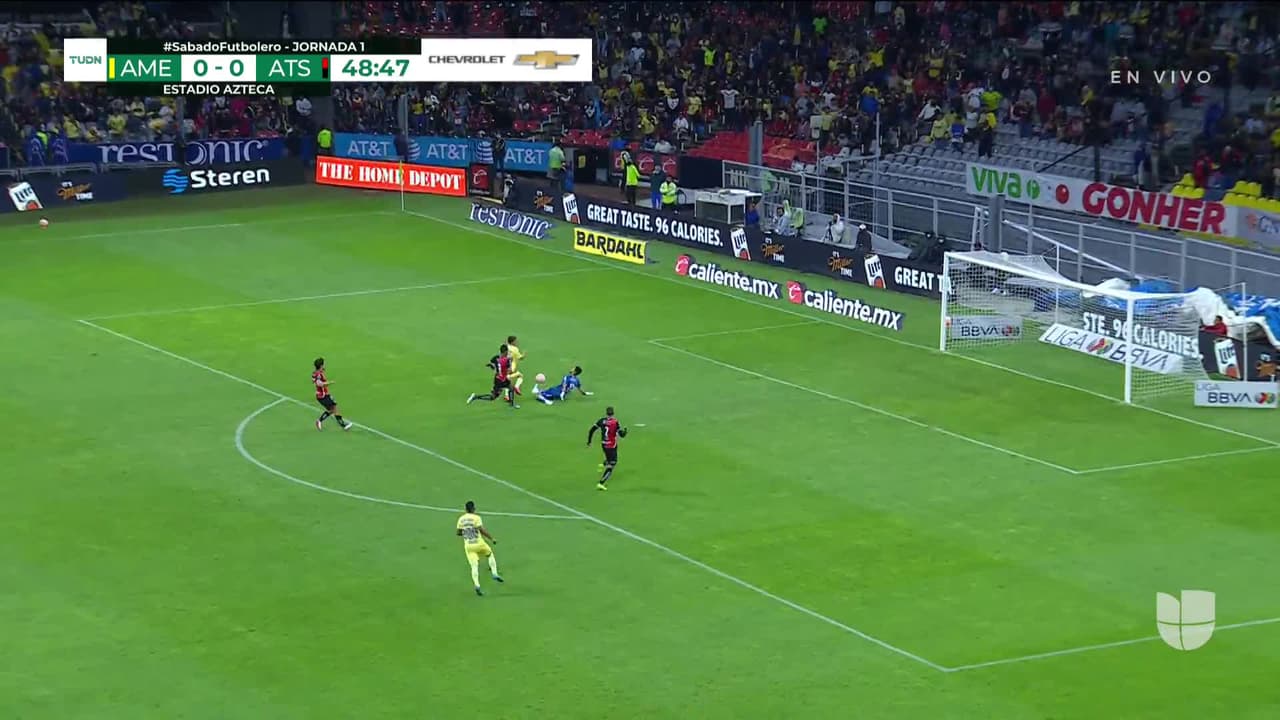 ¡TIRO ATAJADO! disparo por Iker Moreno.