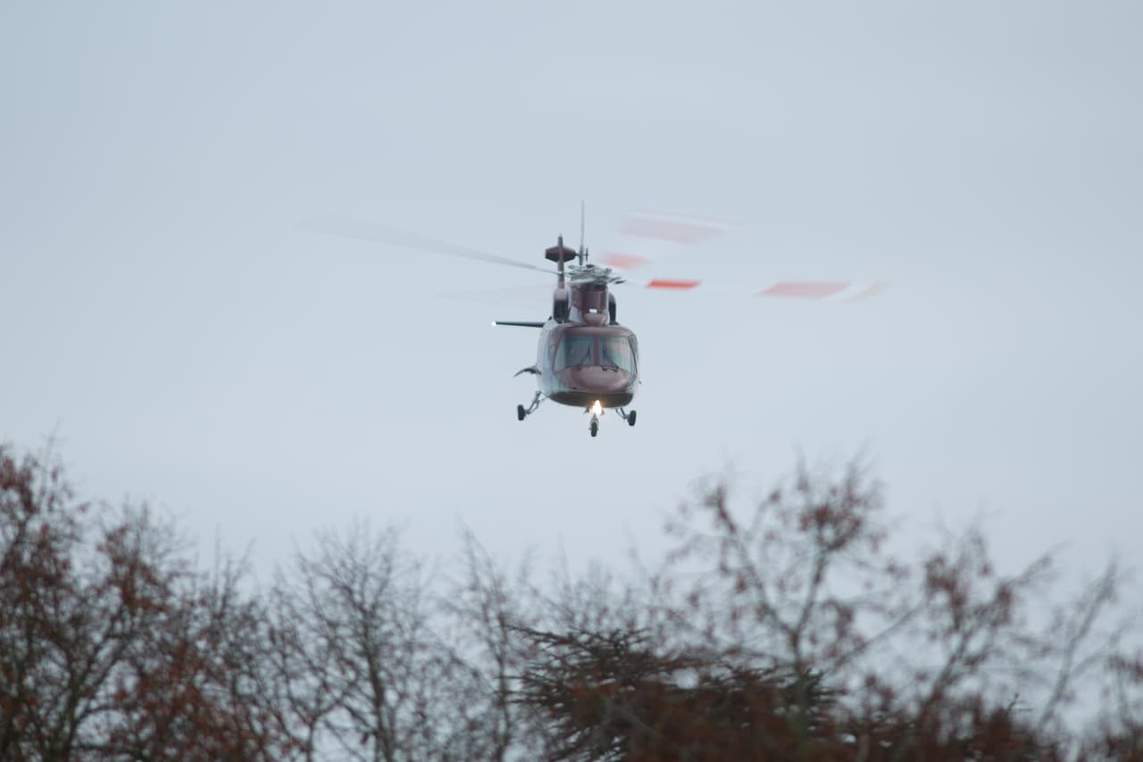 Se detalló que la aeronave era un modelo Sikorsky S-76 y que 
<b>voló hasta 175 millas por hora</b> a una altura de 3,300 pies.