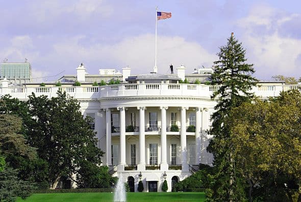 Estos países lograron impulsar a personas para acumular más de mil millones en sus cuentas bancarias. EEUU: Cuenta con 515 multimillonarios. En total concentra dos mil 64 millones de dólares, es decir, casi un cuarto de la riqueza de todo el planeta.