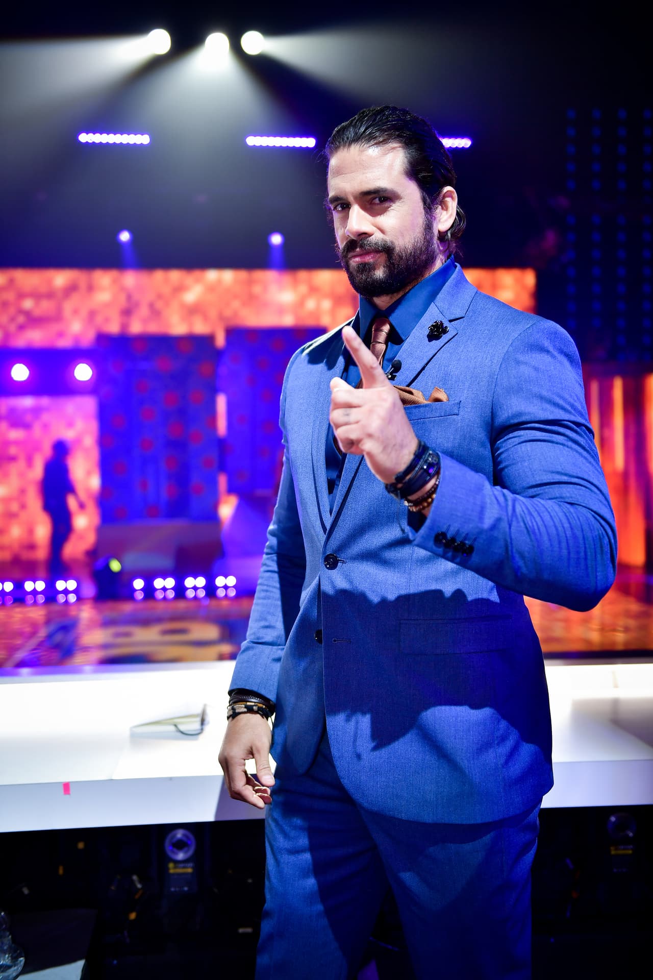 Su personalidad y estilo empataron en la mesa de jueces. El cubano le brindó muy buenos consejos a las estrellas participantes con base en su experiencia en la competencia.