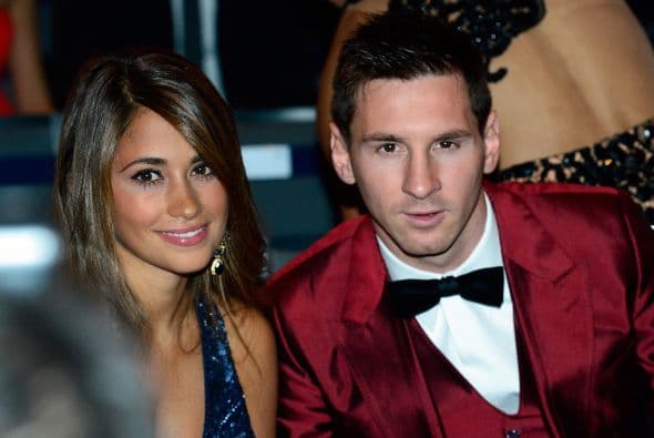 La historia de amor entre el futbolista profesional Lionel Messi y Antonella Roccuzzo surgió desde que ambos tenían escasamente seis años. Ellos se conocieron en un barrio ubicado en Rosario, Argentina, su país natal.