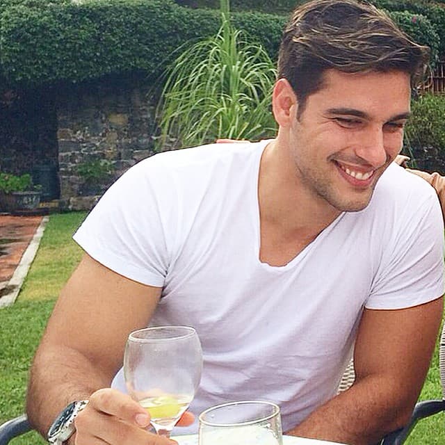 Es un joven talento que viene de Cuba, donde se educó en la Escuela Nacional de Artes.