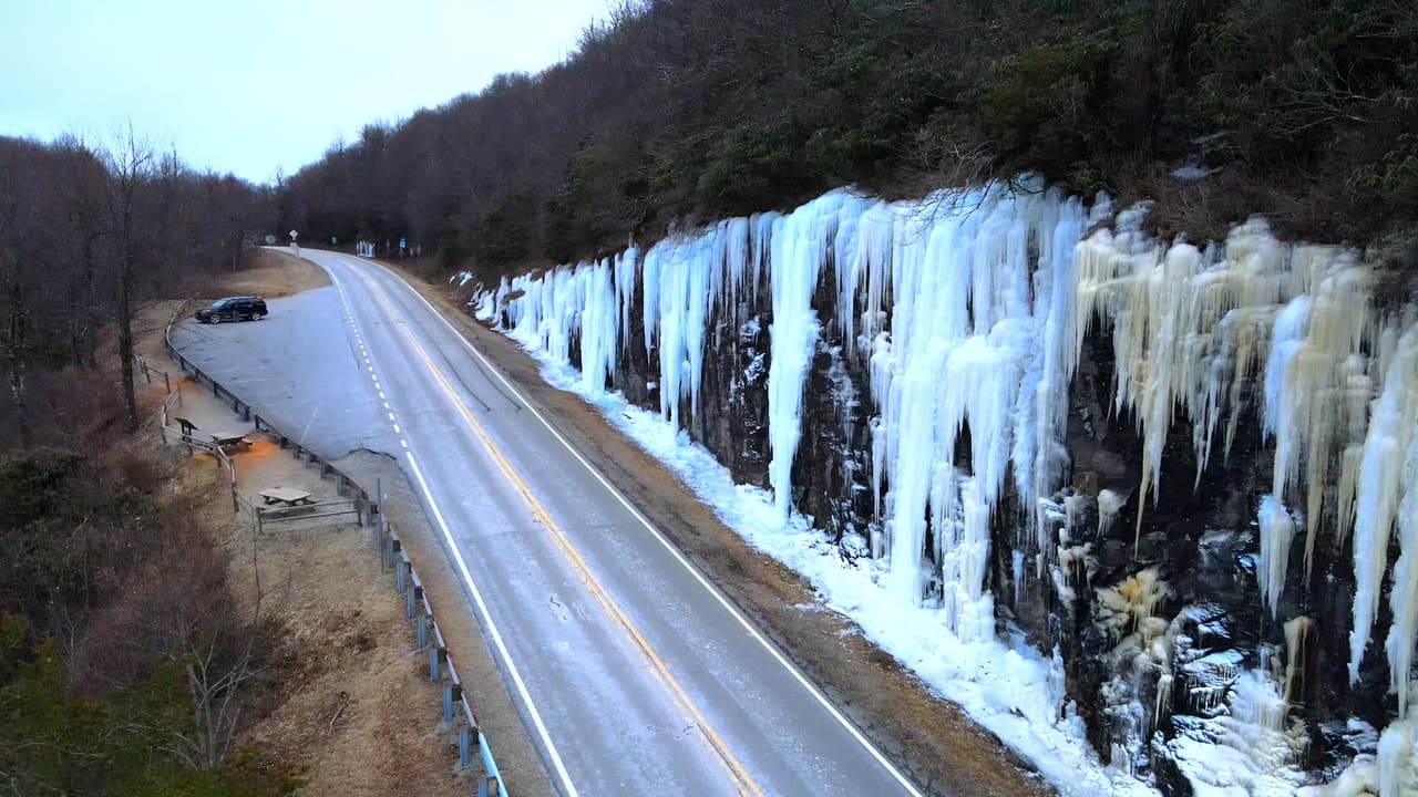 Este espectáculo natural de hielo se encuentra en Hogpen Gap, en Cleveland.