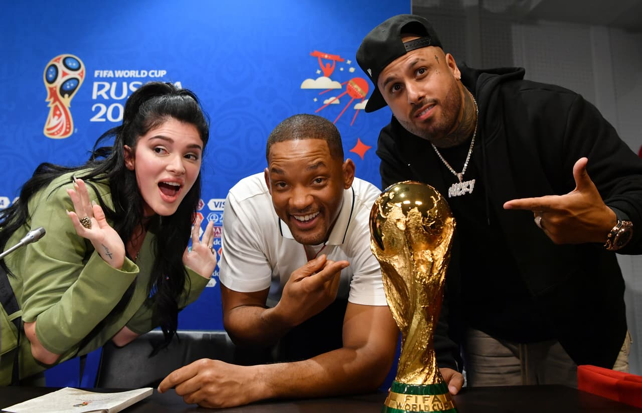 El reggaetonero 
<b>Nicky Jam</b> se unió al rapero y actor estadounidense 
<b><a href="https://www.univision.com/temas/will-smith">Will Smith</a></b> y a la cantautora kosova 
<b>Era Istrefi</b> para encender con su música el cierre de la 
<b><a href="https://www.univision.com/deportes/futbol/copa-mundial">Copa Mundial</a></b> de Fútbol el domingo, 15 de julio.