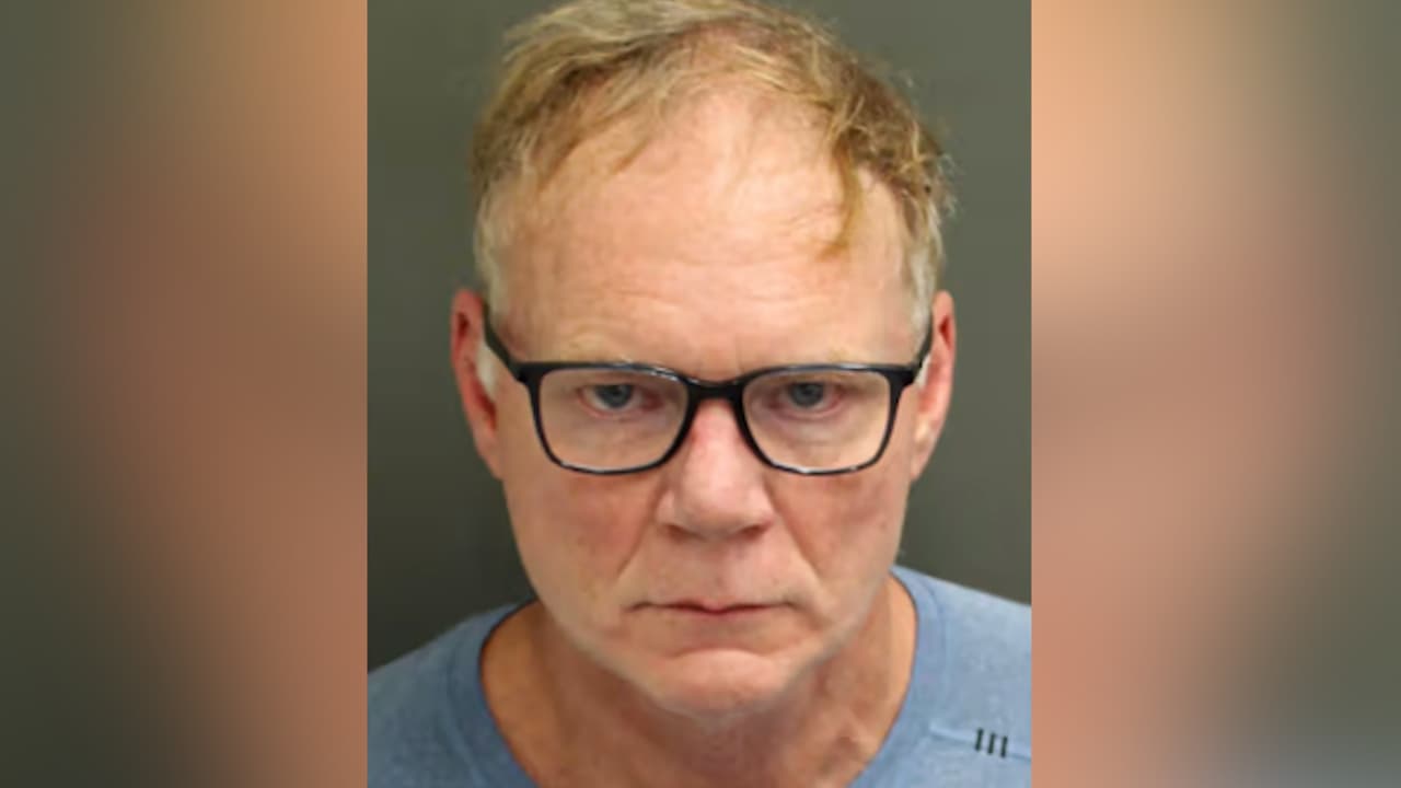 Hombre grababa debajo de las faldas de las mujeres en un supermercado; ya se encuentra en la cárcel del condado de Orange 