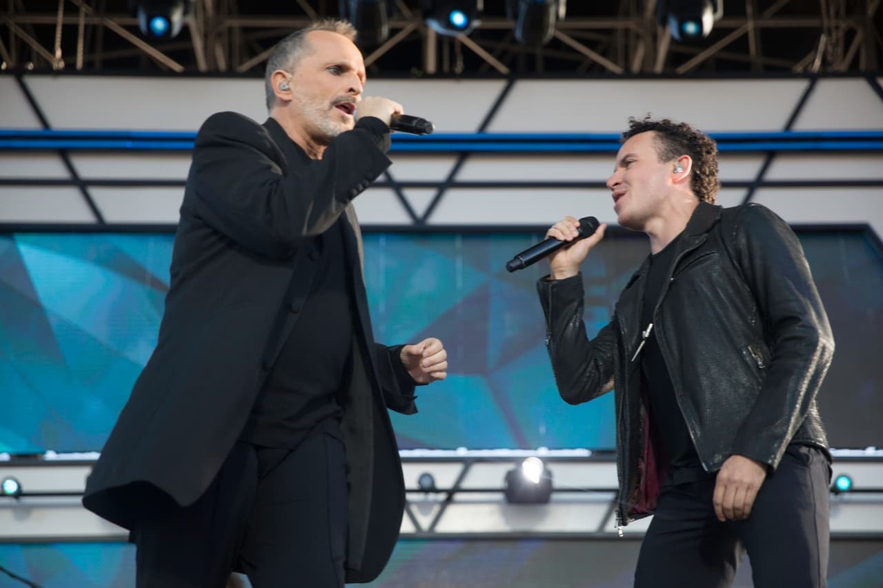 Miguel Bosé y Fonseca cantaron a dueto ‘Bambú’, un éxito de 1990 del ídolo del pop español. Foto: David Maris.