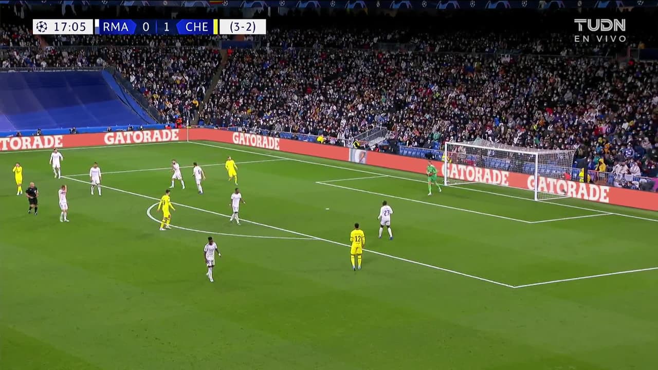 ¡TIRO ATAJADO! disparo por Mason Mount.