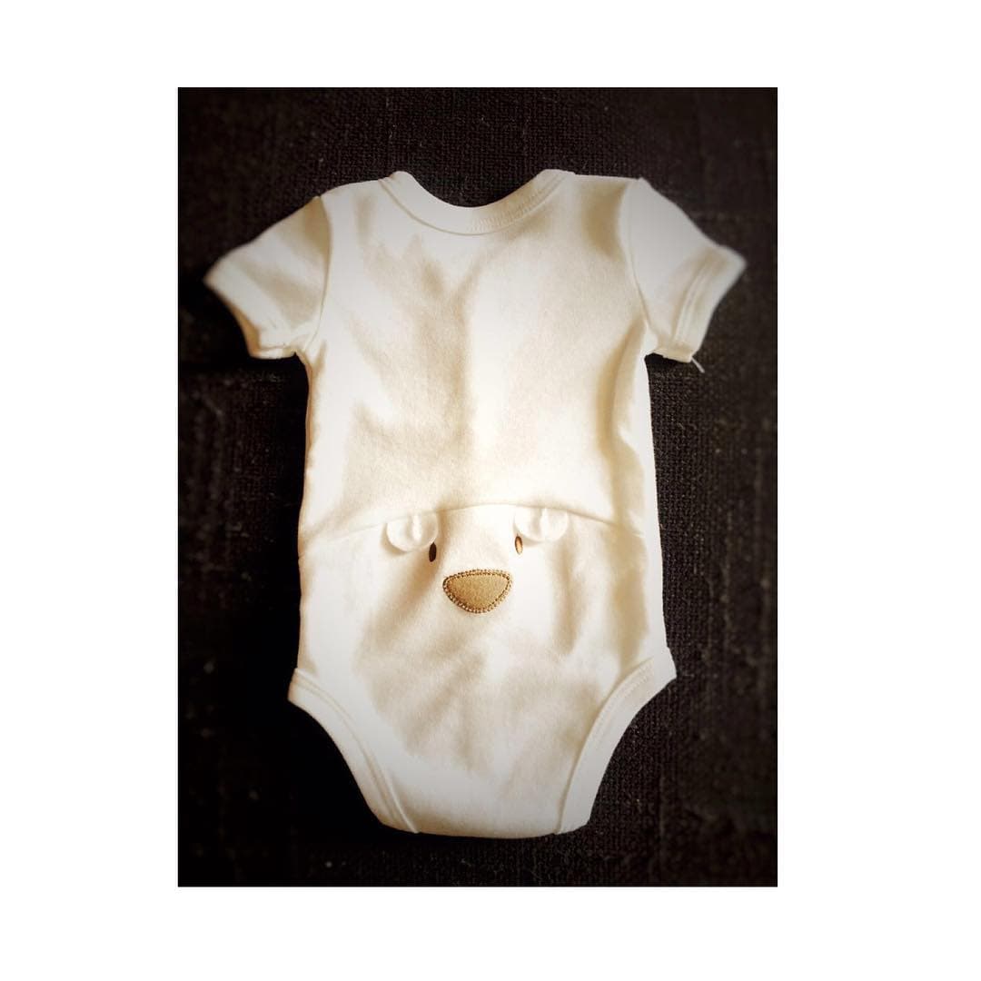 Fue también a través de sus redes sociales que la pareja anunció el 6 de julio de 2016 que se convertirían en papás: "Nuestra familia crece, ¡crece la felicidad! Tres meses", escribió la emocionada mamá al lado de esta foto.